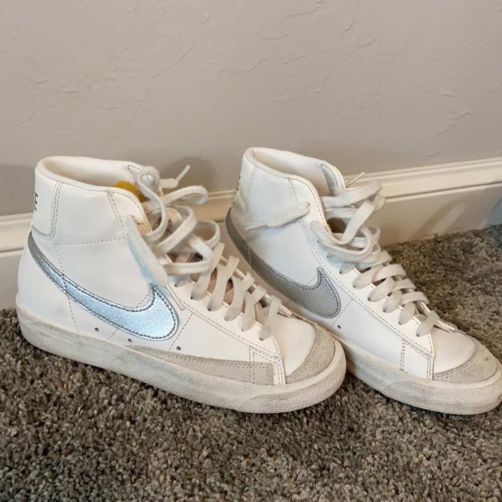 nike blazers. size 6